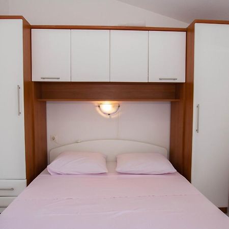 Apartments Bartul Sućuraj Habitación foto