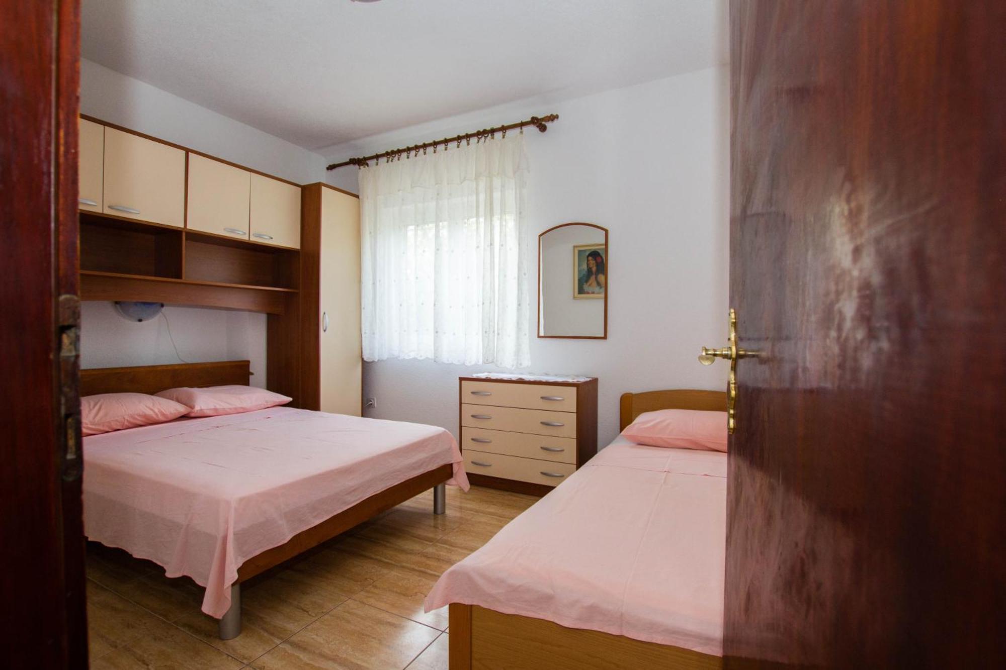 Apartments Bartul Sućuraj Habitación foto